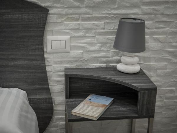 B&B Elegance : photo 3 de la chambre chambre double ou lits jumeaux avec salle de bains privative