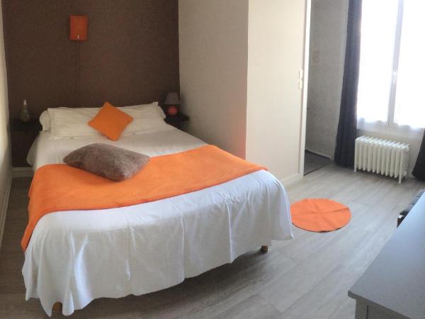 Les Chiens du Guet : photo 5 de la chambre chambre double avec toilettes communes