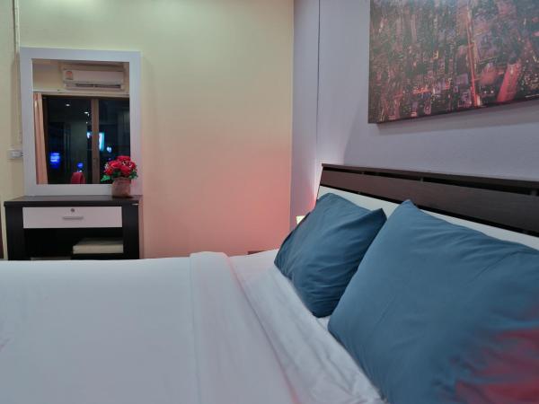 Harrys Hotel Bar & Restaurant : photo 3 de la chambre chambre double avec balcon