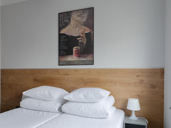 MoHo XL : photo 3 de la chambre chambre double ou lits jumeaux avec salle de bains privative