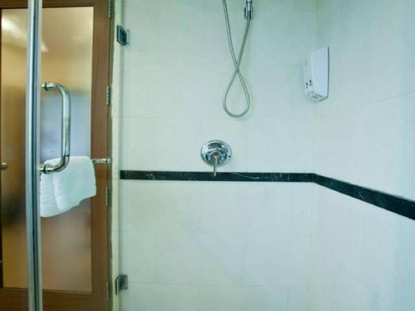 The Seasons Bangkok Huamark - SHA : photo 9 de la chambre suite