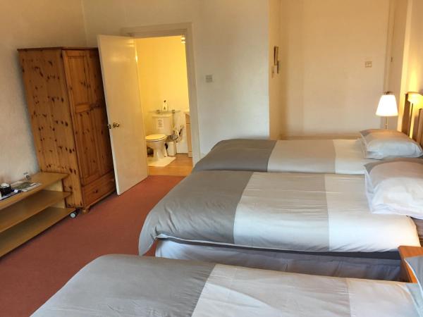 Glades House : photo 4 de la chambre chambre triple avec salle de bains privative