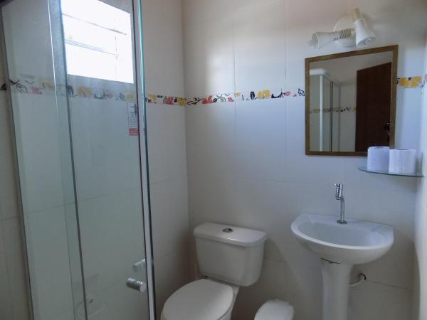 Albergue Rio Vermelho : photo 5 de la chambre chambre double avec salle de bains privative