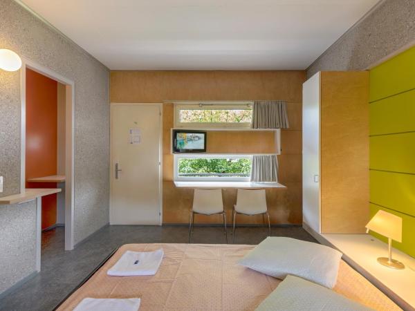 Lausanne Youth Hostel Jeunotel : photo 3 de la chambre chambre simple avec douche 