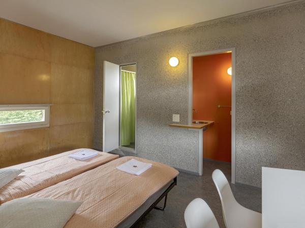 Lausanne Youth Hostel Jeunotel : photo 2 de la chambre chambre simple avec douche 