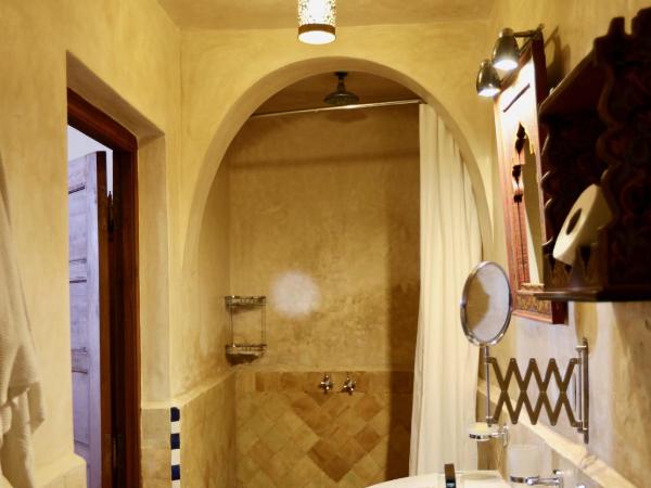 Riad Toyour- Riad of birds : photo 8 de la chambre chambre double deluxe