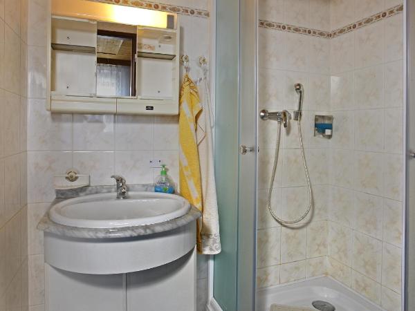 Pension Villa Hany : photo 10 de la chambre chambre double avec terrasse