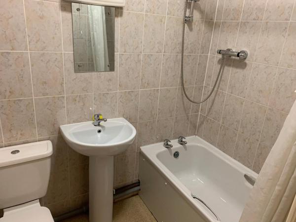 Belmont Hotel : photo 3 de la chambre chambre triple avec salle de bains privative