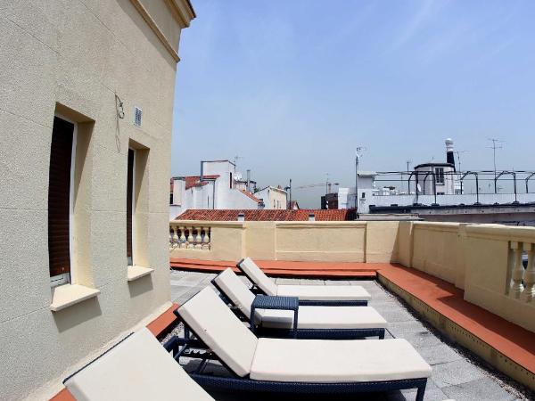 Hostal Abadia Madrid : photo 6 de la chambre hébergement mansardé deluxe avec terrasse