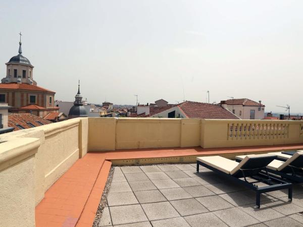 Hostal Abadia Madrid : photo 8 de la chambre hébergement mansardé deluxe avec terrasse