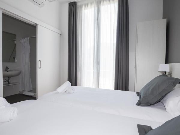 Hostalin Barcelona Gran Via : photo 10 de la chambre chambre double ou lits jumeaux avec balcon