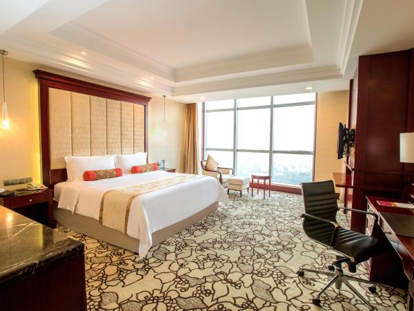 Soluxe Hotel Guangzhou - Overseas Buyers Registration Service&Canton Fair Free Shuttle Bus 15 Oct to 04 Nov : photo 1 de la chambre chambre lit king-size supérieure - vue sur jardin