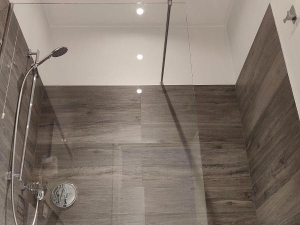 B&B Valverde : photo 9 de la chambre chambre double ou lits jumeaux avec salle de bains privative