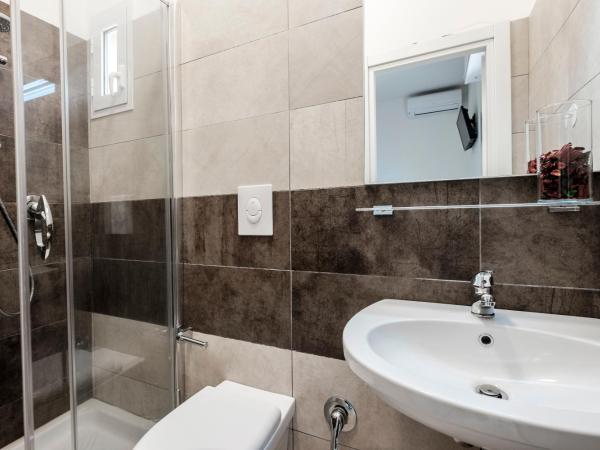 HOTEL CONDOR : photo 3 de la chambre chambre quadruple