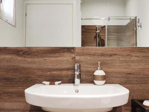 B&B Valverde : photo 5 de la chambre chambre double avec salle de bains privative