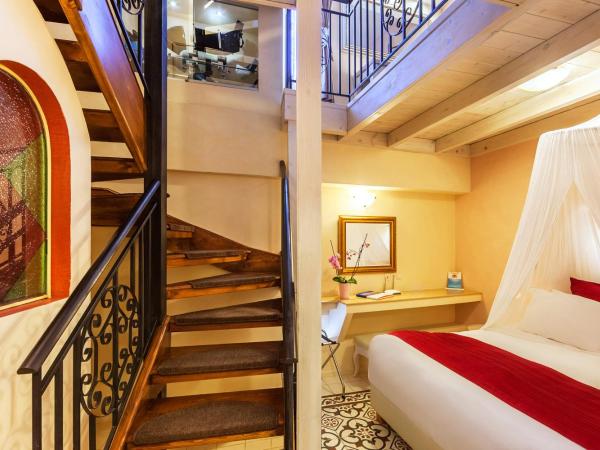 In Camera Art Boutique Hotel : photo 7 de la chambre suite principlae avec jacuzzi extérieur (formes de lumière)