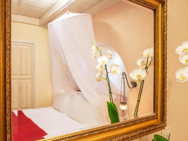 In Camera Art Boutique Hotel : photo 6 de la chambre suite principlae avec jacuzzi extérieur (formes de lumière)