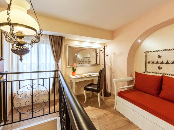 In Camera Art Boutique Hotel : photo 8 de la chambre suite principlae avec jacuzzi extérieur (formes de lumière)