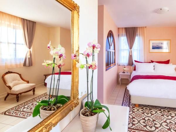 In Camera Art Boutique Hotel : photo 10 de la chambre suite principlae avec jacuzzi extérieur (formes de lumière)