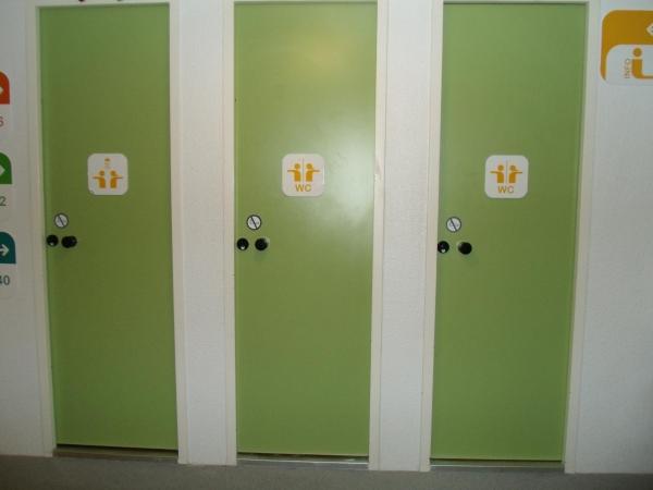 hotelF1 Tours Nord : photo 7 de la chambre chambre triple avec 1 lit double et 1 lit superposé