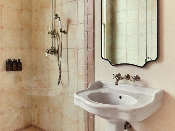 Hotel Peter and Paul, an Ash Hotel : photo 10 de la chambre hébergement classique convent