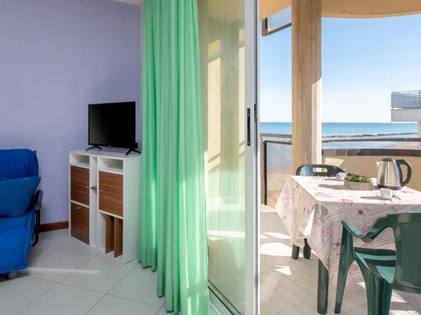 Residence Belvedere Vista - SeaFront : photo 3 de la chambre appartement 2 chambres - vue directe sur mer