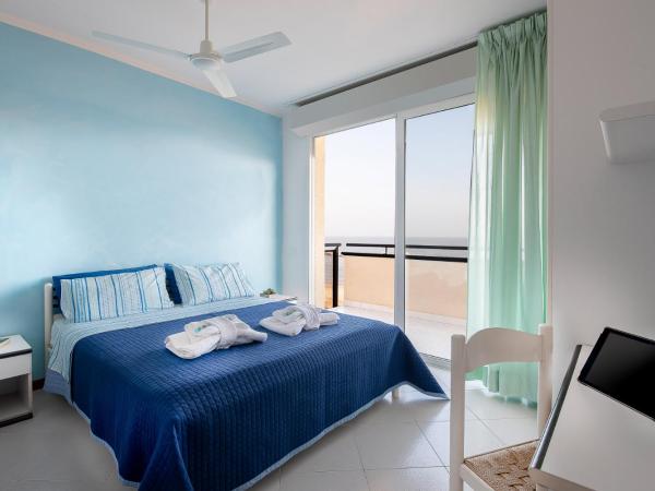 Residence Belvedere Vista - SeaFront : photo 10 de la chambre appartement 1 chambre - vue directe sur mer