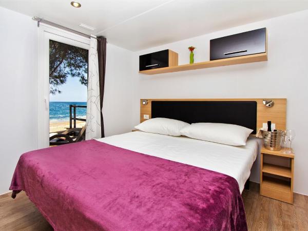 Boutique Camping Materada Beach : photo 10 de la chambre mobile home 2 chambres confort - vue sur mer