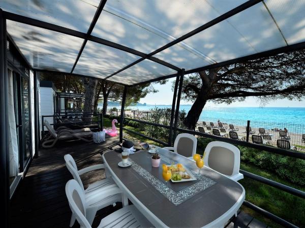 Boutique Camping Materada Beach : photo 4 de la chambre mobile home 2 chambres confort - vue sur mer