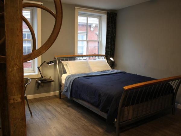 Apple Hostels of Philadelphia : photo 3 de la chambre chambre familiale avec salle de bains commune