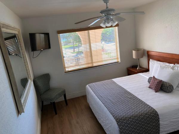Coral Key Inn : photo 3 de la chambre suite 1 chambre lit king-size - vue partielle sur océan 