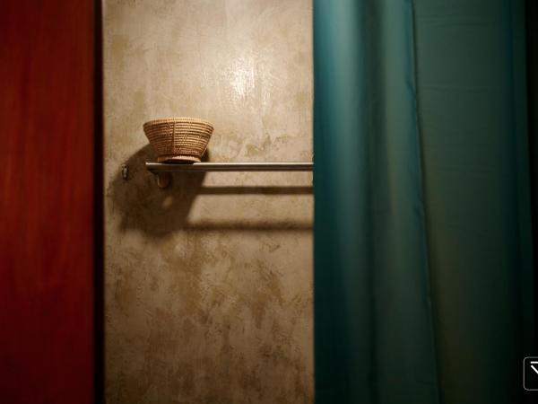 T-Boutique Hostel - Hua Lamphong : photo 8 de la chambre chambre simple avec salle de bains privative