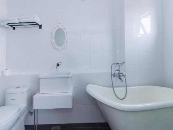 White Loft Hotel : photo 9 de la chambre family 4 bathtub