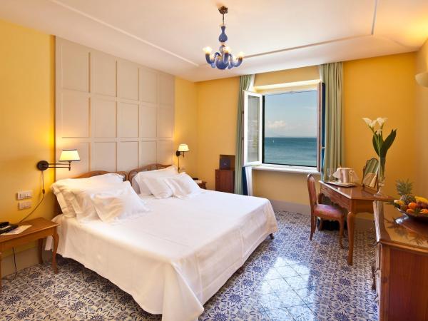 Regina Isabella-Resort Spa Restaurant : photo 3 de la chambre chambre double ou lits jumeaux - vue sur mer