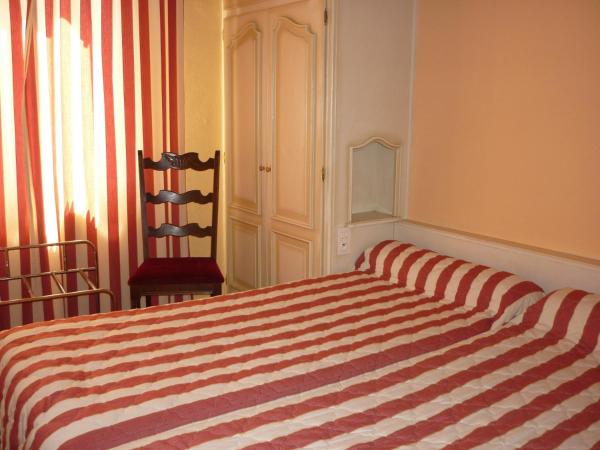 Logis-Cit'Hôtel des Vosges 5 rue de la gare : photo 2 de la chambre chambre lits jumeaux