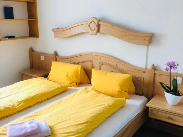 Garni-Appartement Collina : photo 1 de la chambre chambre triple confort avec douche