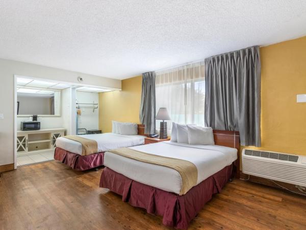 Ocean Reef Hotel : photo 1 de la chambre hébergement avec 2 lits queen-size