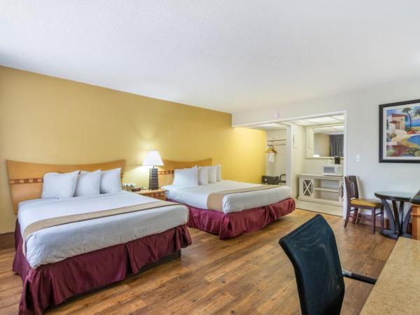 Ocean Reef Hotel : photo 2 de la chambre hébergement avec 1 lit king-size et 1 lit queen-size