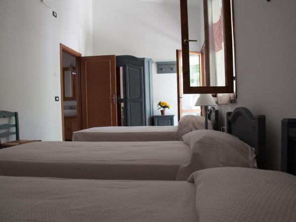 Residence Hotel Monte Ricciu : photo 6 de la chambre chambre triple