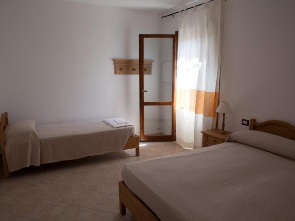 Residence Hotel Monte Ricciu : photo 8 de la chambre chambre quadruple