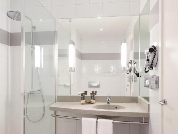 Novotel Sevilla : photo 7 de la chambre chambre lit queen-size exécutive avec canapé-lit