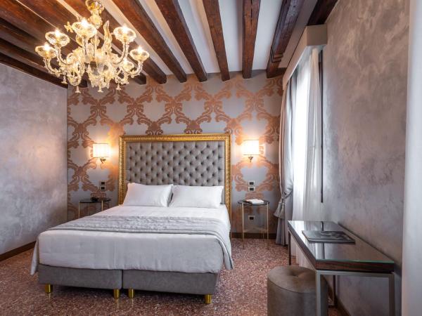 Palazzo San Lorenzo : photo 4 de la chambre chambre de luxe double ou lits jumeaux avec vue sur le canal