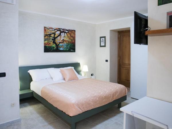 Vittoria Guest House Salerno : photo 6 de la chambre chambre double avec balcon