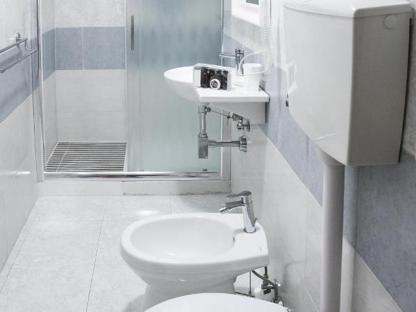 Vittoria Guest House Salerno : photo 6 de la chambre chambre familiale