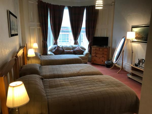 Glades House : photo 2 de la chambre chambre triple avec salle de bains privative