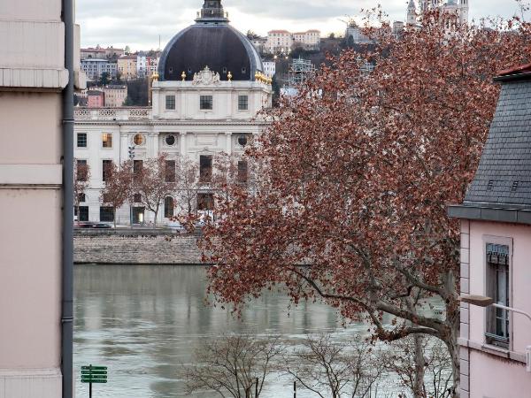 Best Western Hotel du Pont Wilson : photo 8 de la chambre chambre familiale avec balcon et vue