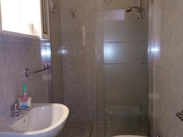 Villa Arazurrina : photo 7 de la chambre chambre double avec salle de bains privative