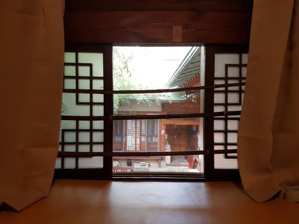 Gongsimga Hanok Guesthouse : photo 7 de la chambre chambre quadruple avec salle de bains privative