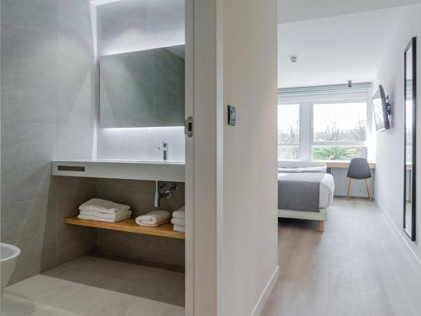 Hotel Distrito Oeste : photo 3 de la chambre chambre double avec lit d'appoint