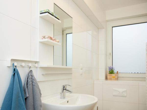 RixHouse Hostel : photo 10 de la chambre chambre double avec salle de bains privative